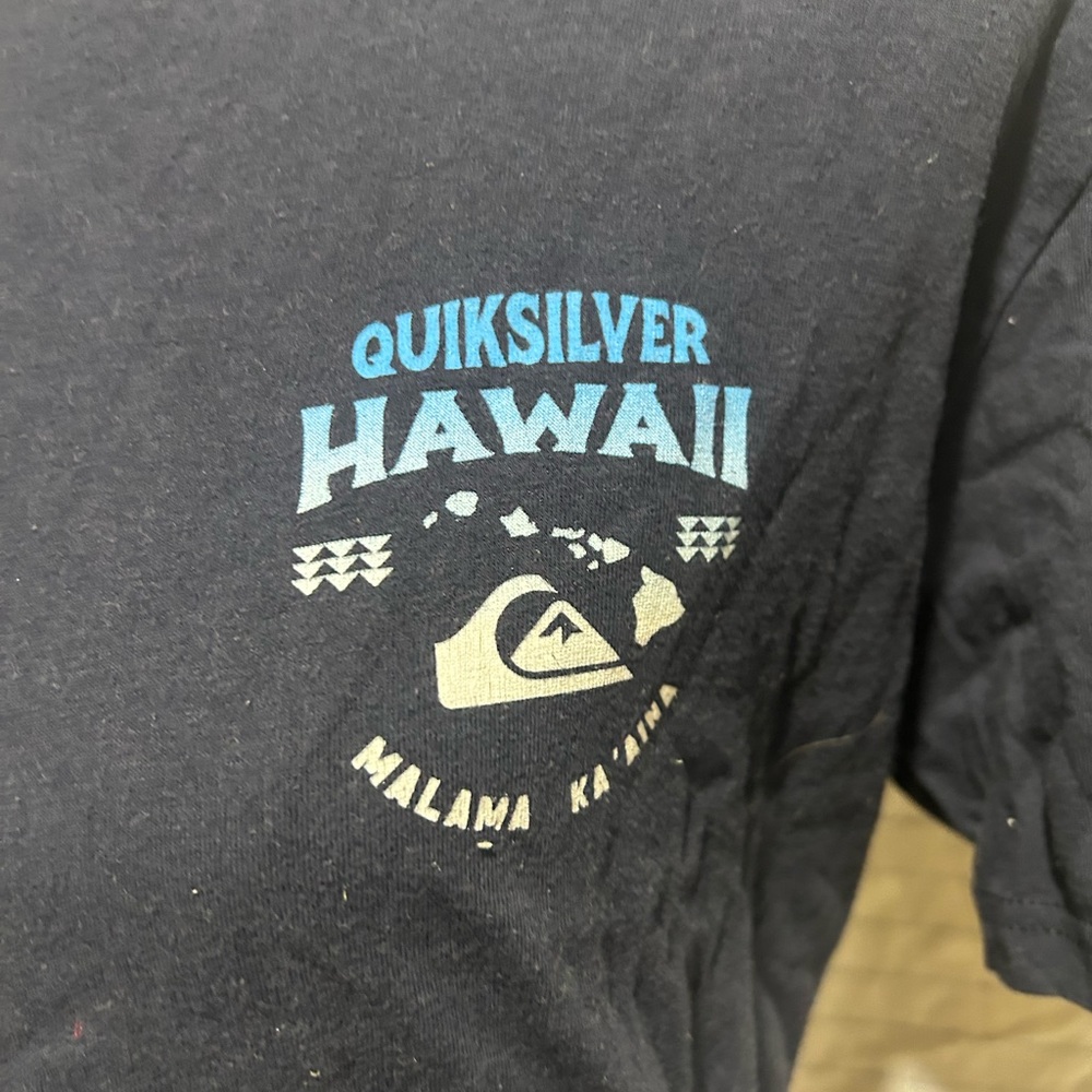 Quiksilver Black Shirt with Blue Hawaii Graphic - Picture 4 of 5